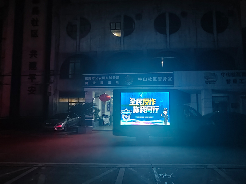 小车P5高清LED广告宣传车
